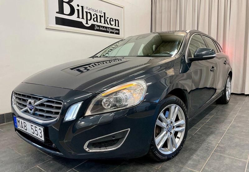 Grå Begagnad 2010 Volvo V60 Summum Kombi | 99 900 kr (Marknadspris) - Bild 1/3