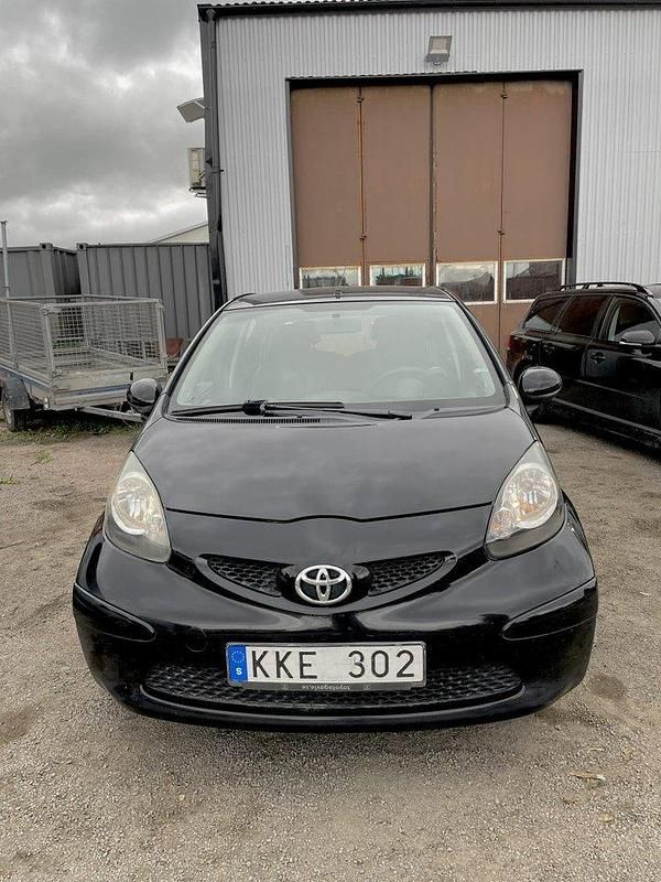 Svart Begagnad 2006 Toyota Aygo Halvkombi | 19 000 kr (Marknadspris) - Bild 1/4
