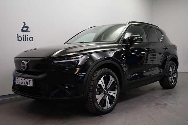 Svart Begagnad 2022 Volvo XC40 Plus SUV | 319 500 kr (Superpris) - Bild 1/3