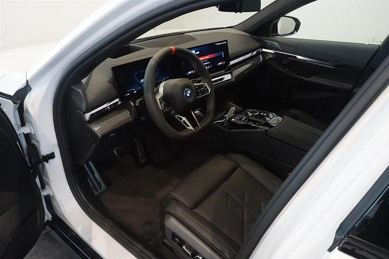 Begagnad BMW i5 M Sport 442 kW (601 HK) 2024 Vit Sedan