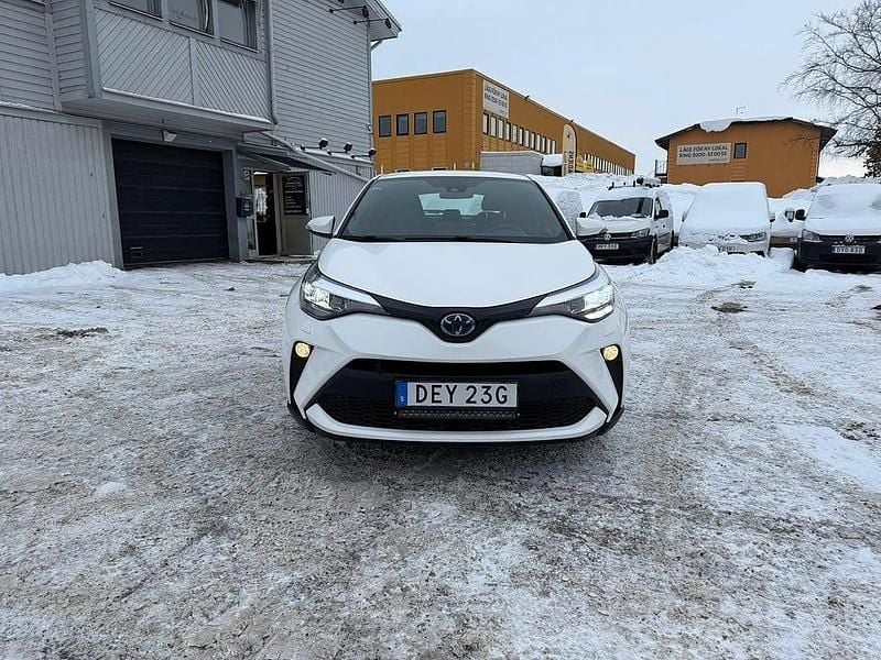 Vit Begagnad 2020 Toyota C-HR Active SUV | 164 900 kr (Marknadspris) - Bild 1/4