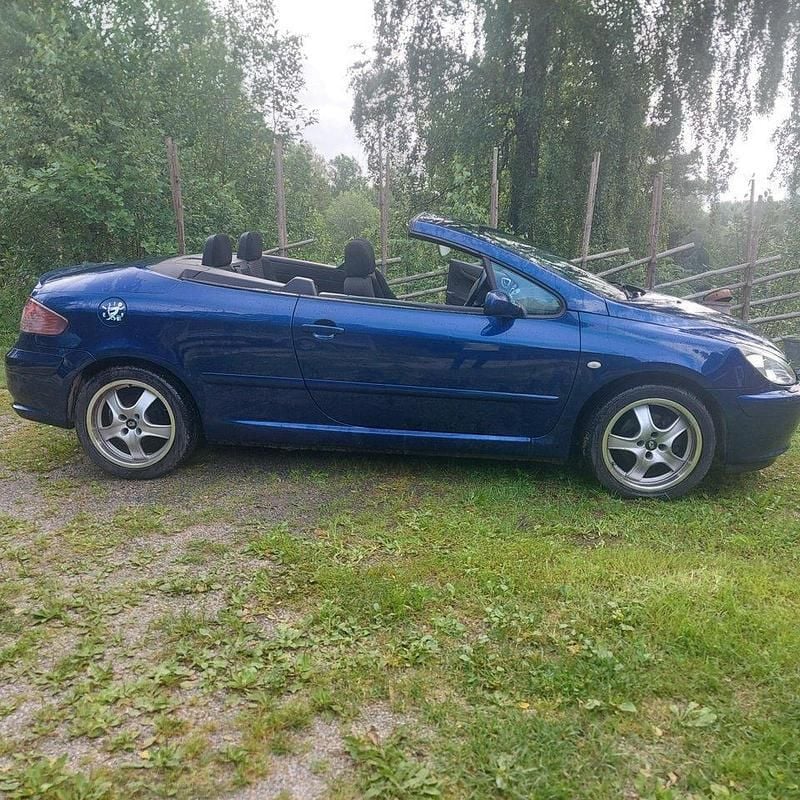 Blå Begagnad 2004 Peugeot 307 CC Cab | 24 500 kr (Marknadspris) - Bild 1/3