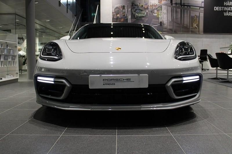 Begagnad Porsche Panamera 4 Platinum Edition 330 HK (242 kW) 2023 Crayon Sedan