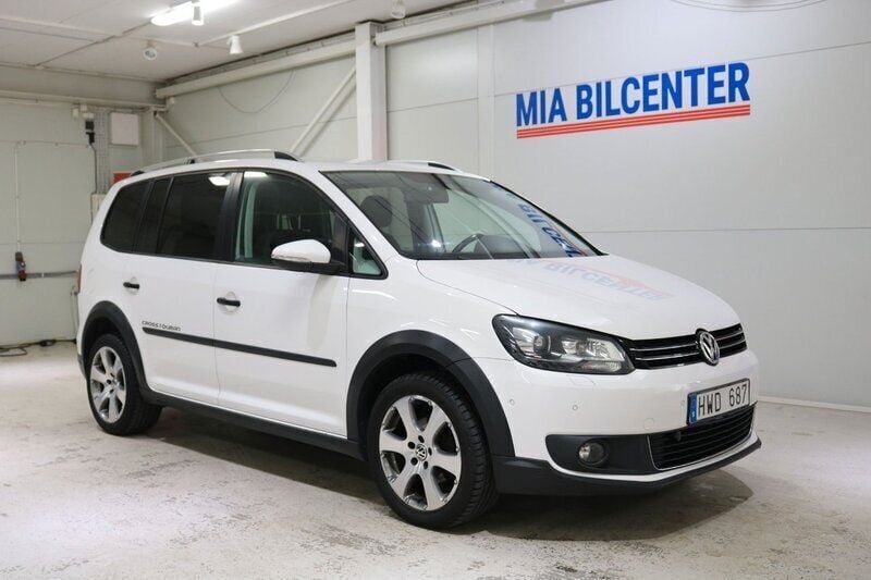 Vit Begagnad 2010 VW Touran Cross Minibuss | 99 000 kr (Marknadspris) - Bild 1/3