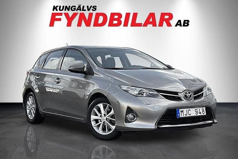 Brun Begagnad 2013 Toyota Auris Active Halvkombi | 99 900 kr (Marknadspris) - Bild 1/4