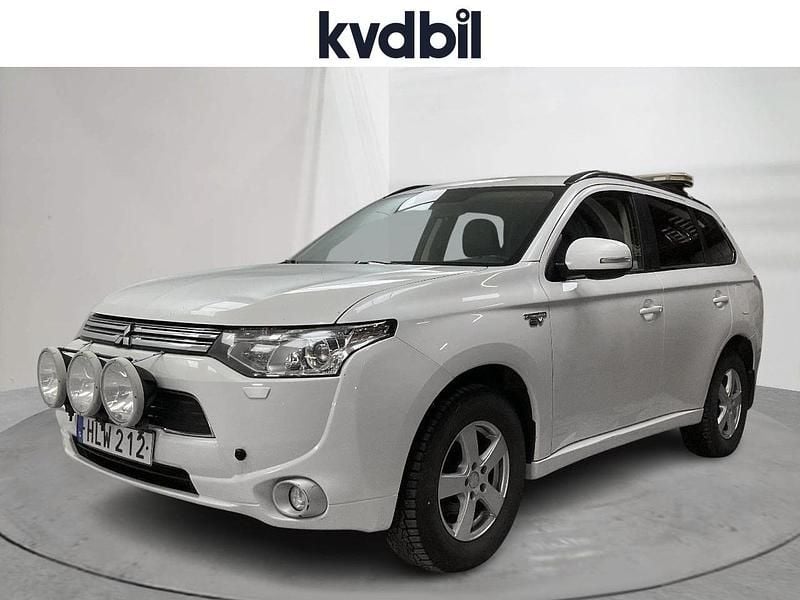 Vit Begagnad 2014 Mitsubishi Outlander P-HEV | 110 000 kr (Superpris) - Bild 1/3