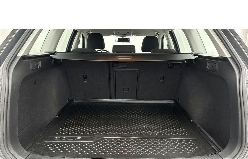Begagnad VW Golf VII 131 HK (96 kW) 2019 Metallic Kombi