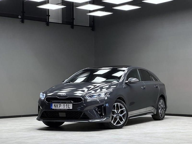 Grå Begagnad 2019 Kia ProCeed GT-Line Kombi | 189 900 kr (Marknadspris) - Bild 1/3