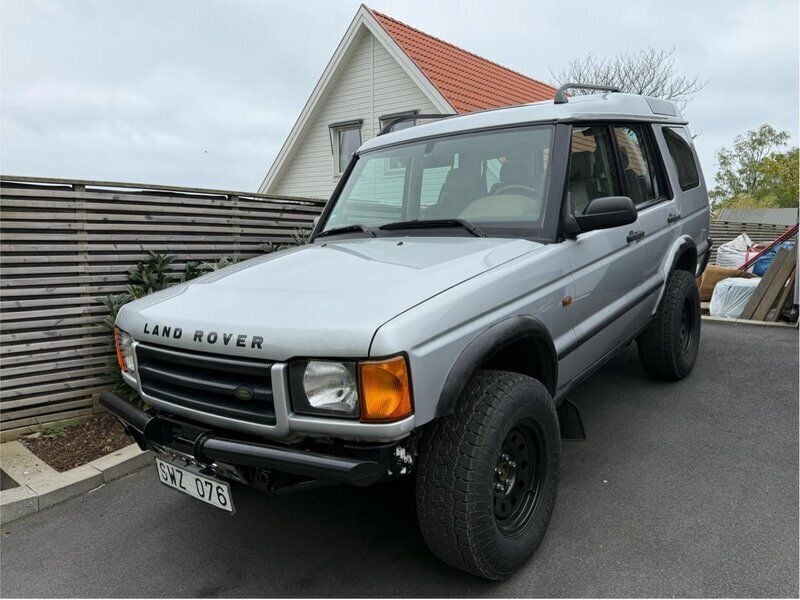 Grå Begagnad 2002 Land Rover Discovery 2 SUV | 90 000 kr - Bild 1/4