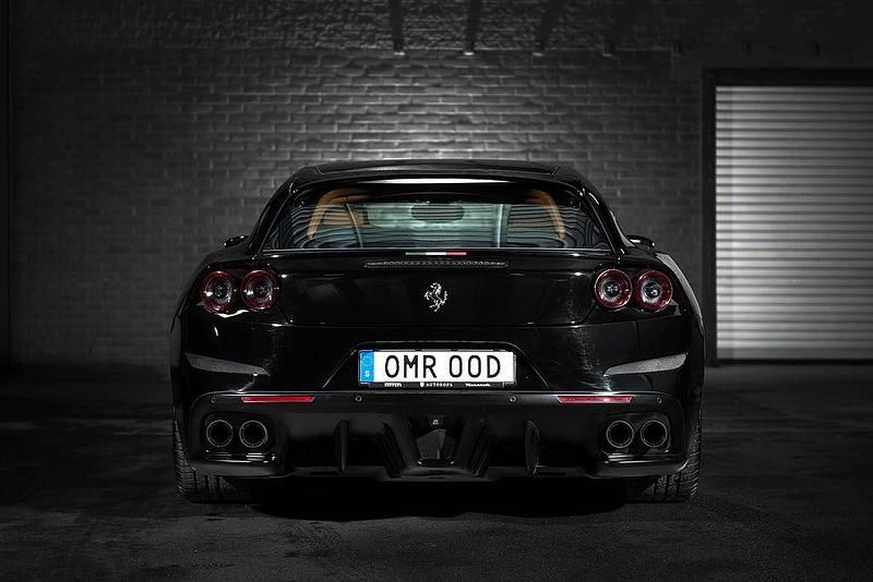 Begagnad Ferrari GTC4Lusso 690 HK (507 kW) 2017 Svart Kombi