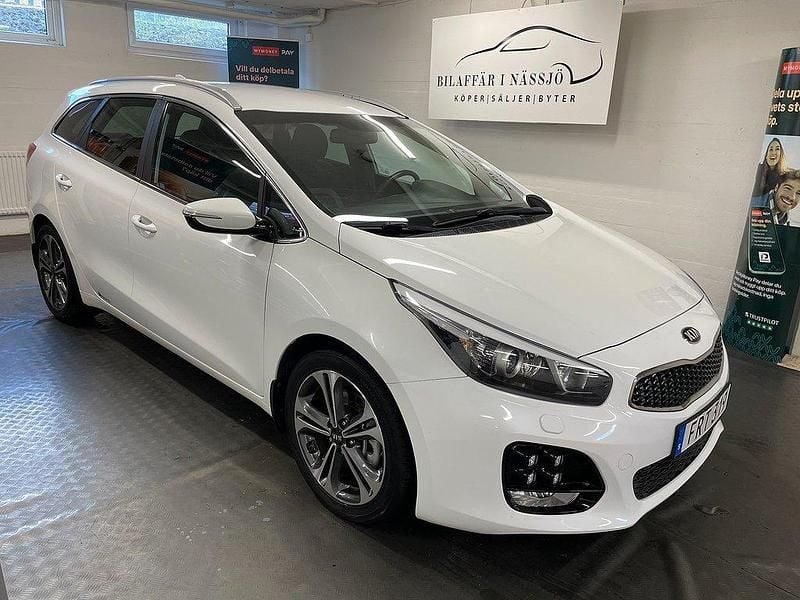 Vit Begagnad 2018 Kia Ceed Sportswagon GT-Line Kombi | 129 900 kr (Bra pris) - Bild 1/4