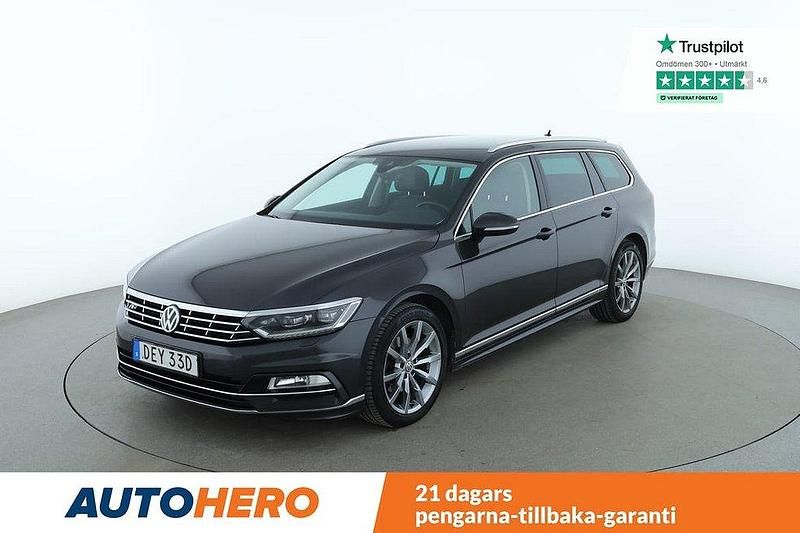 Mörkgrå Begagnad 2019 VW Passat R-line Kombi | 239 000 kr (Marknadspris) - Bild 1/4