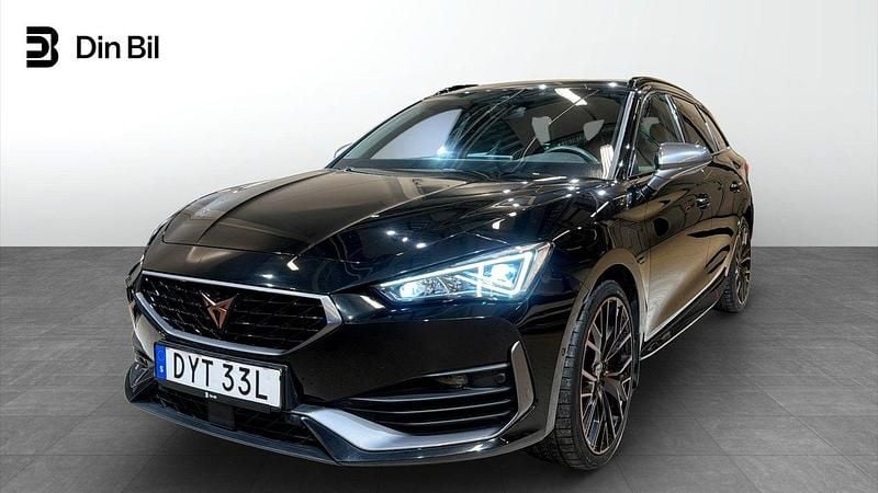 Svart (midnight black metall) Begagnad 2021 Cupra Leon Kombi | 269 900 kr (Bra pris) - Bild 1/4
