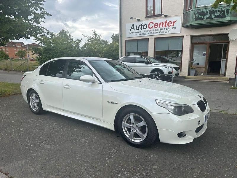 Vit Begagnad 2005 BMW 525 M Sport Sedan | 59 000 kr (Bra pris) - Bild 1/4
