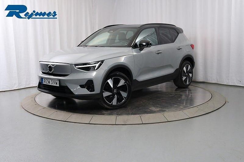 Grå (vapour grey metallic) Begagnad 2024 Volvo EX40 Performance SUV | 509 900 kr (Marknadspris) - Bild 1/4
