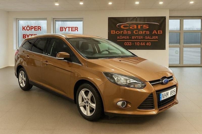 Brun Begagnad 2013 Ford Focus Titanium Kombi | 94 900 kr (Lite dyr) - Bild 1/4