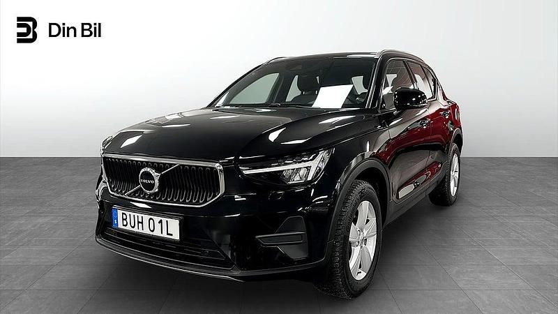 Svart Begagnad 2022 Volvo XC40 Momentum SUV | 279 000 kr (Marknadspris) - Bild 1/4