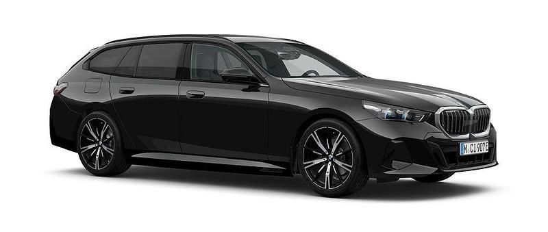 Svart Ny 2025 BMW 530e Comfort Edition Kombi | 785 400 kr (Marknadspris) - Bild 1/3
