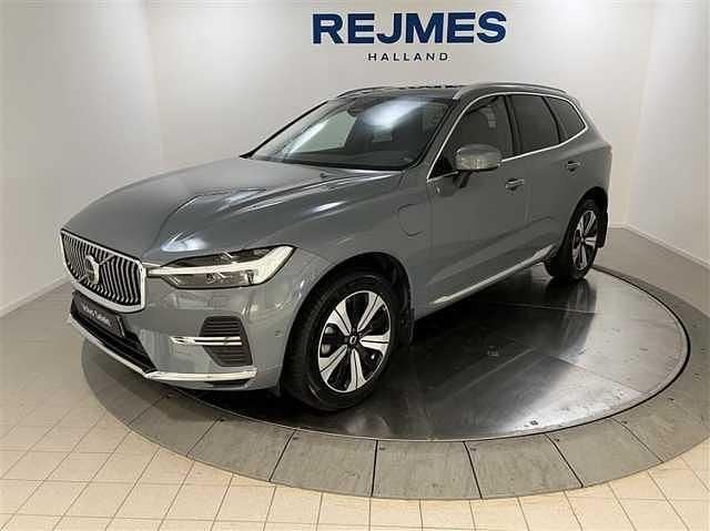 Grå Begagnad 2024 Volvo XC60 Plus SUV | 529 500 kr (Marknadspris) - Bild 1/4