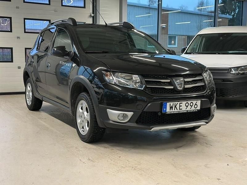 Svart Begagnad 2016 Dacia Sandero Stepway Kombi | 85 900 kr (Dyr) - Bild 1/4