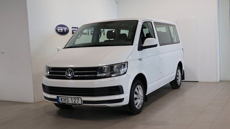 Vit (candy white) Begagnad 2016 VW Caravelle Comfortline Minibuss | 268 900 kr (Marknadspris) - Bild 1/4