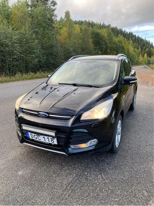 Svart Begagnad 2014 Ford Kuga Trend SUV | 118 000 kr (Lite dyr) - Bild 1/4