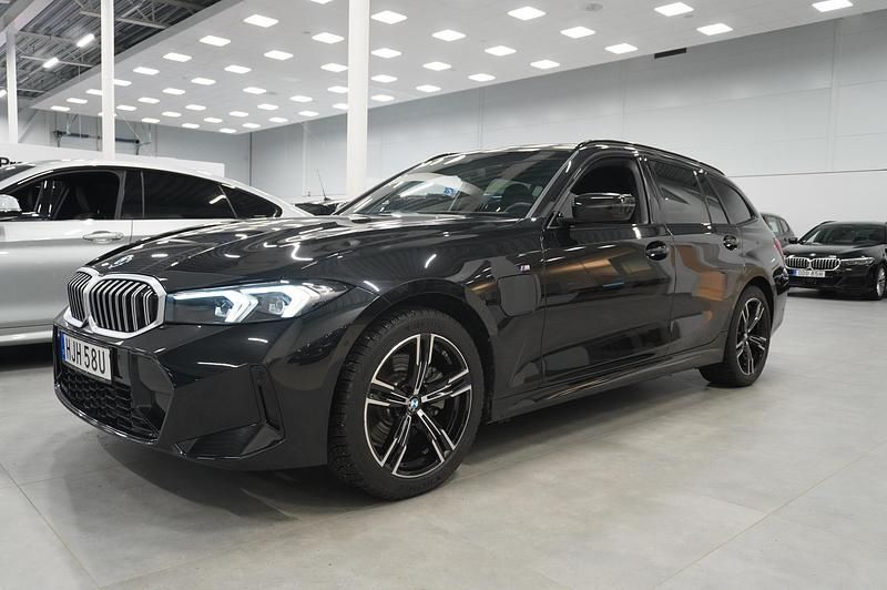 Begagnad BMW 330e M Sport 184 HK (135 kW) 2025 Svart Kombi