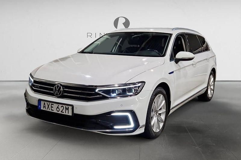Vit Begagnad 2021 VW Passat GTE Kombi | 189 900 kr (Bra pris) - Bild 1/3
