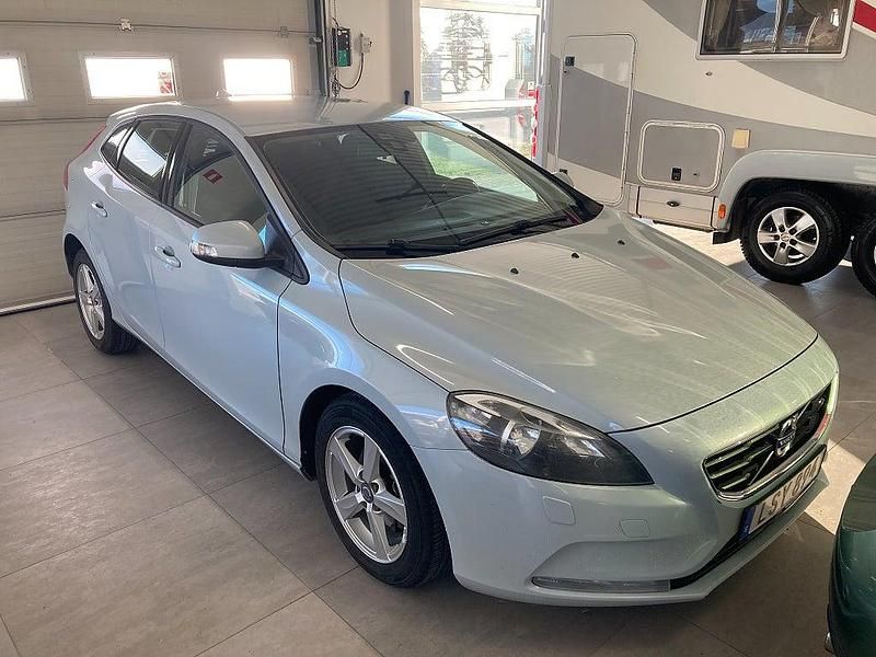 Begagnad Volvo V40 Kinetic 116 HK (85 kW) 2015 Ljusblå Halvkombi