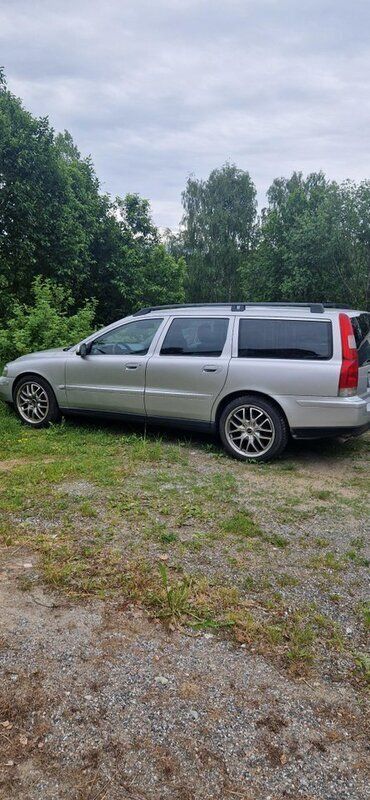 Silver Begagnad 2001 Volvo V70 Kombi | 8 000 kr (Superpris) - Bild 1/4