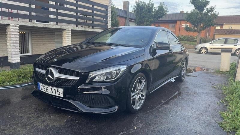 Svart Begagnad 2018 Mercedes CLA200 AMG Sportkupé | 160 000 kr (Bra pris) - Bild 1/4