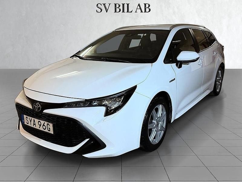 Vit Begagnad 2021 Toyota Corolla Active Kombi | 234 900 kr (Marknadspris) - Bild 1/4