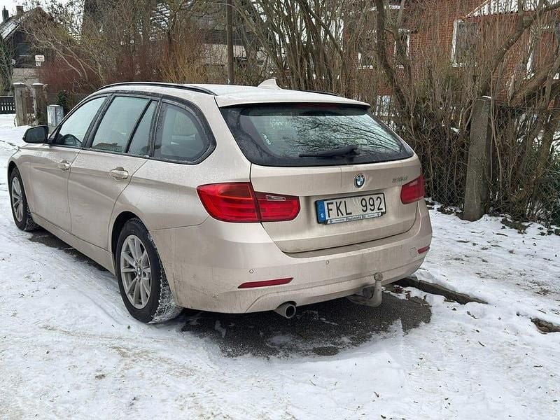 Begagnad BMW 318 143 HK (105 kW) 2013 Kombi