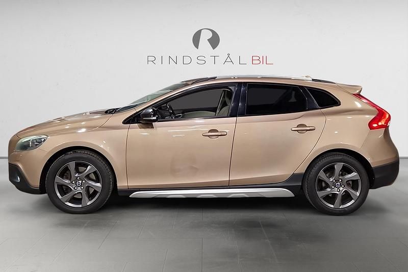 Begagnad Volvo V40 CC Summum 150 HK (110 kW) 2014 Brun Kombi