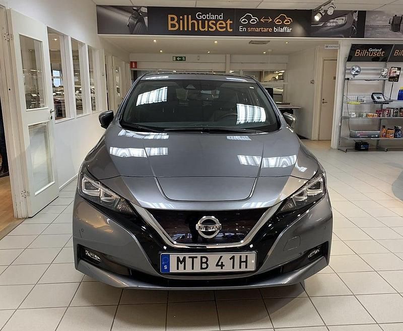 Begagnad Nissan Leaf 360º 110 kW (150 HK) 2021 Grå Halvkombi