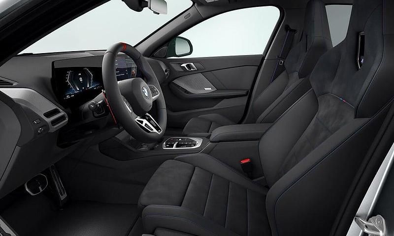 Ny BMW M135 Comfort Edition 300 HK (220 kW) 2025 Grå Halvkombi