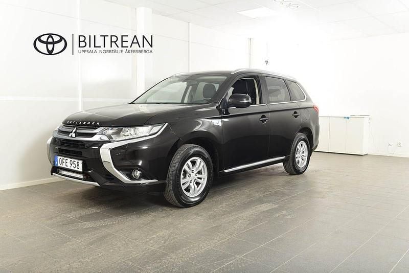 Svart Begagnad 2016 Mitsubishi Outlander SUV | 119 900 kr (Bra pris) - Bild 1/4