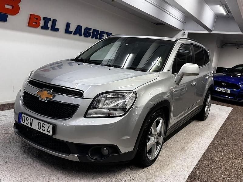 Grå Begagnad 2012 Chevrolet Orlando Minibuss | 49 900 kr (Lite dyr) - Bild 1/4