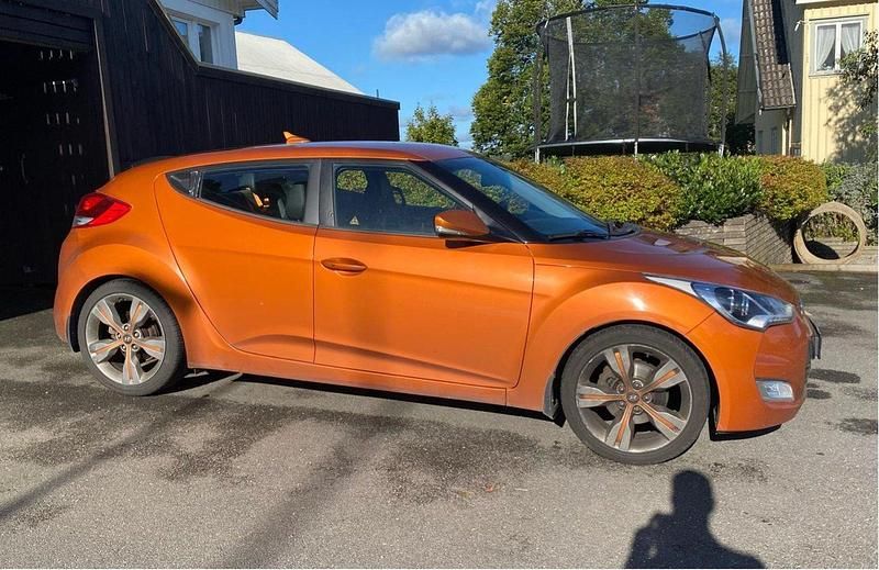 Orange Begagnad 2012 Hyundai Veloster Halvkombi | 65 000 kr - Bild 1/4