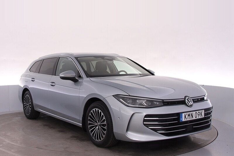 Silver Begagnad 2024 VW Passat Elegance Kombi | 369 000 kr (Dyr) - Bild 1/4