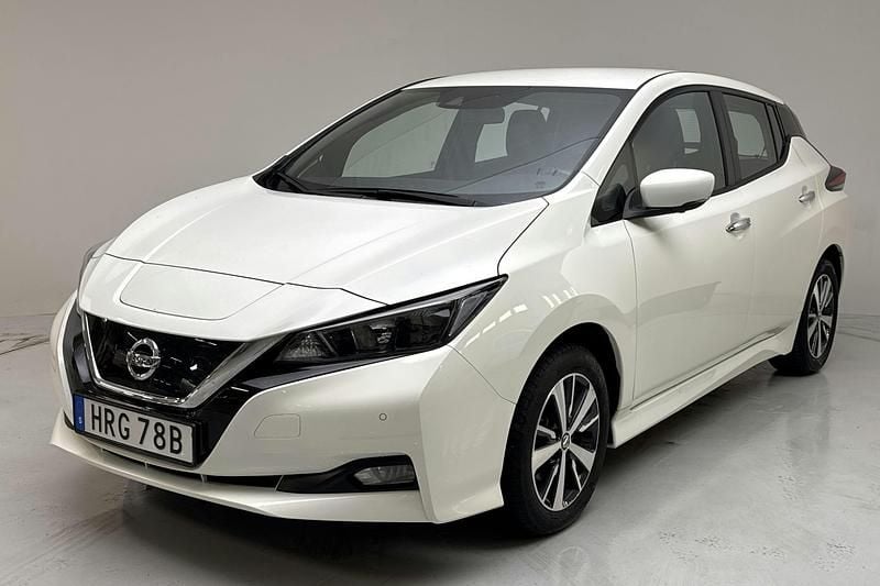 Vit Begagnad 2022 Nissan Leaf 360º Halvkombi | 179 000 kr (Marknadspris) - Bild 1/4