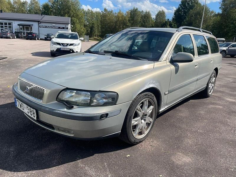 Grå Begagnad 2000 Volvo V70 Kombi | 9 000 kr (Bra pris) - Bild 1/4