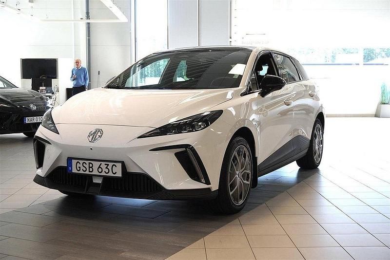 Vit Begagnad 2023 MG MG4 EV Trophy Halvkombi | 329 900 kr - Bild 1/4