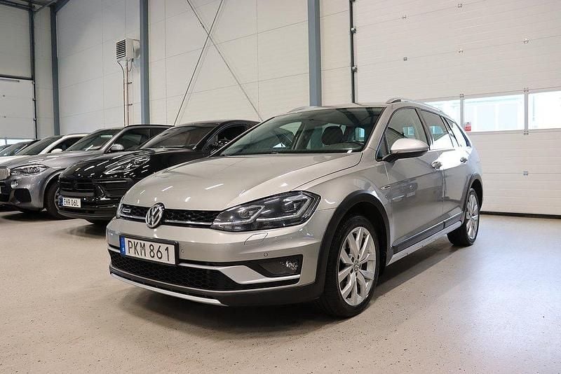 Silver Begagnad 2017 VW Golf Alltrack Kombi | 149 900 kr (Marknadspris) - Bild 1/4