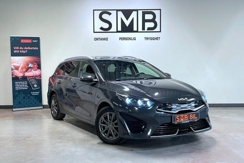 Grå Begagnad 2023 Kia Ceed Sportswagon Kombi | 184 900 kr (Superpris) - Bild 1/4