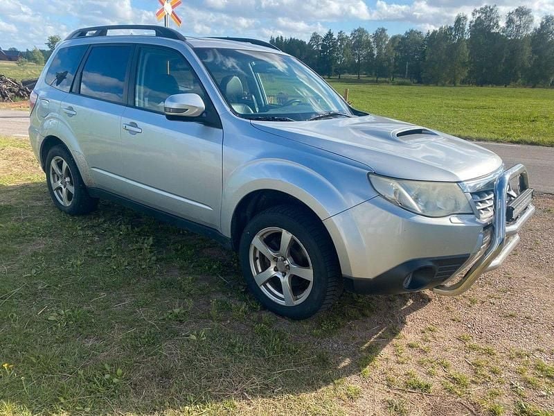 Silver Begagnad 2011 Subaru Forester SUV | 36 500 kr (Bra pris) - Bild 1/4