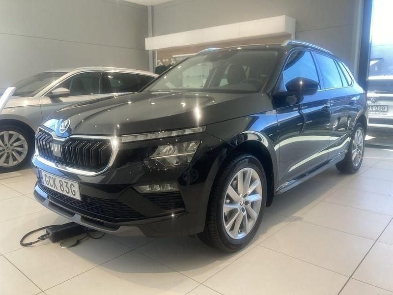 Svart Begagnad 2024 Skoda Kamiq Selection SUV | 299 900 kr (Dyr) - Bild 1/4