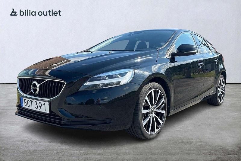 Svart Begagnad 2018 Volvo V40 Momentum Kombi | 174 900 kr (Marknadspris) - Bild 1/3