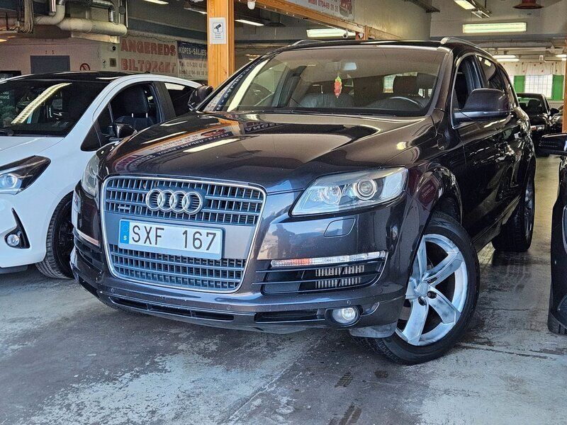 Grå Begagnad 2006 Audi Q7 Comfort SUV | 69 999 kr (Lite dyr) - Bild 1/4
