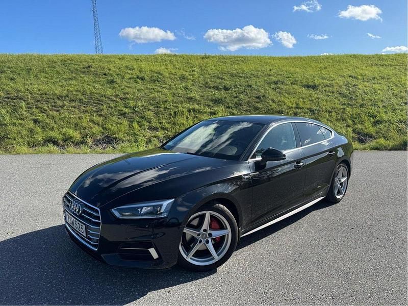 Svart Begagnad 2017 Audi A5 Sportback Comfort Halvkombi | 209 000 kr (Marknadspris) - Bild 1/4